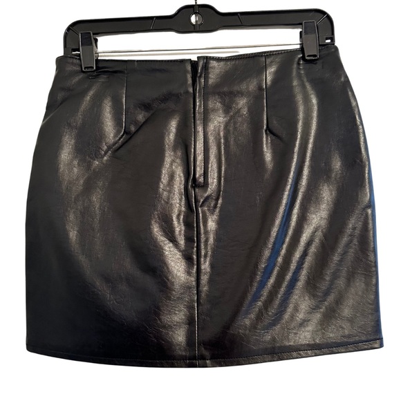 H&M Gorgeous textured faux leather mini skirt. Perfect paired with bodysuit. - Picture 6 of 6